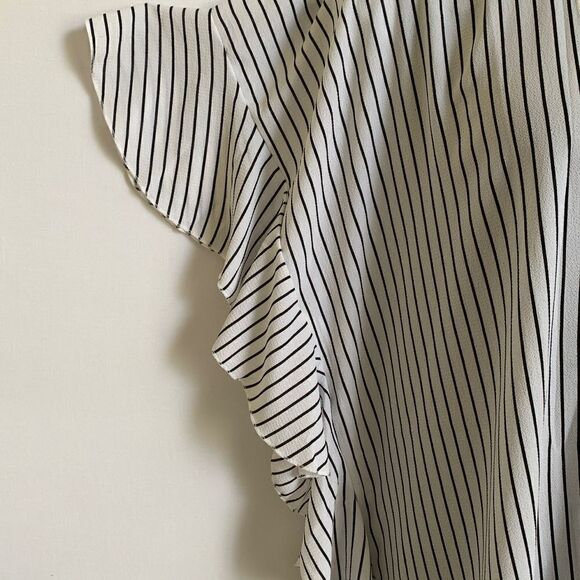 Black & White Striped Ruffled Shawl - Picture 5 of 5